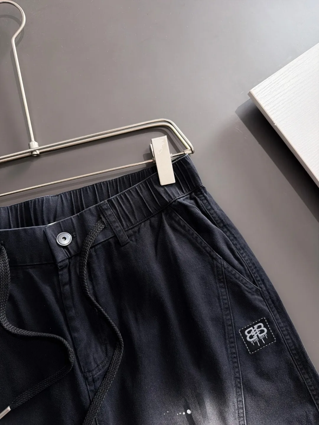 The next day shipped P195 Balenciaga 2026 summer New Arrival elastic casual pants, counter custom fabric Breathable high comfort, impeccable details, brand elements design concept, reflecting high quality. The hand feels delicate and soft! Casual cuts and awesome upper body! Sizes: S-3XL